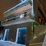 Maison *